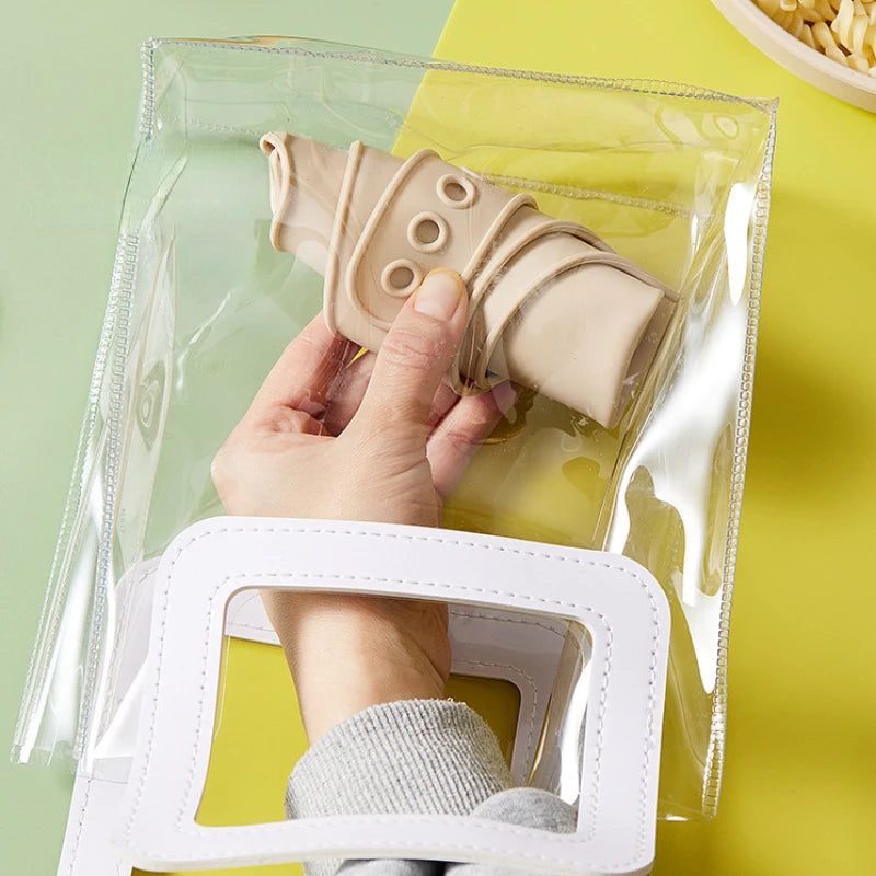 Bavoir souple imperméable ajustable pour bébé