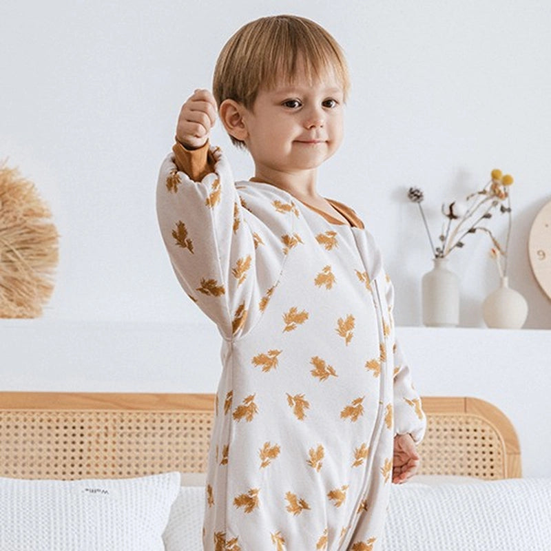 Bébé fier de porter une gigoteuse bébé hiver