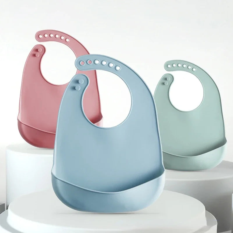 Bavoir souple imperméable ajustable pour bébé